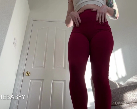 Veggiebabyy aka veggiebabyy - 12-19-2024 OnlyFans Video - sfw tease  i cannot express to you how soft these leggings are