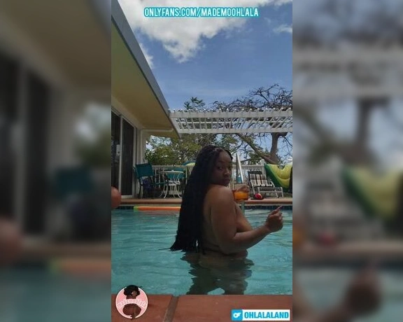 Mademoiselle Ohlala aka mademoohlala - 08-24-2022 OnlyFans Video - Butt naked and chillin by the pool