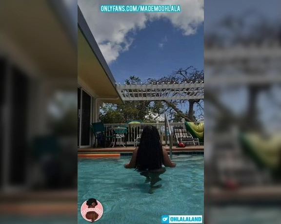 Mademoiselle Ohlala aka mademoohlala - 08-24-2022 OnlyFans Video - Butt naked and chillin by the pool