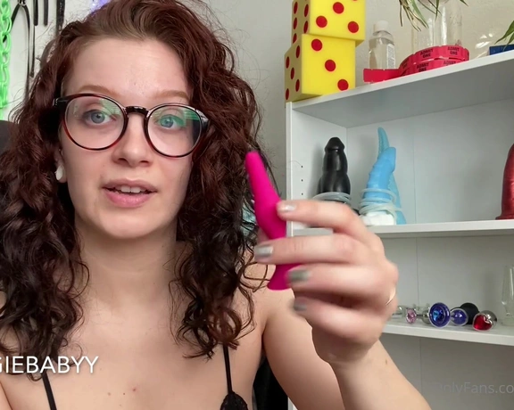 Veggiebabyy aka veggiebabyy - 10-05-2020 OnlyFans Video - Episode 3 of toy talks butt plugs I actually got two butt plugs in my PO