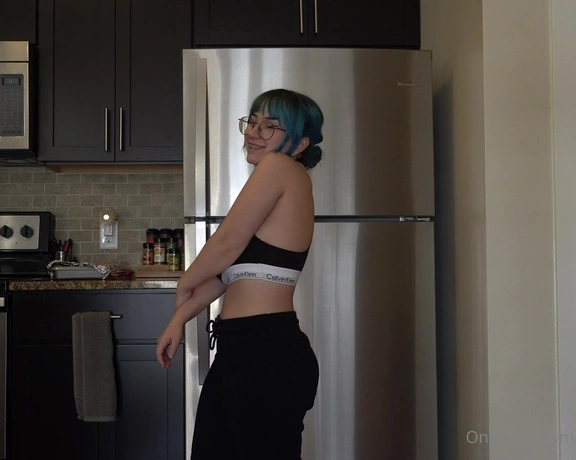 Big Titty Goth Egg aka bigtittygothegg - 08-31-2020 OnlyFans Video - Here is an awkward little video of me showing off my height next to various things