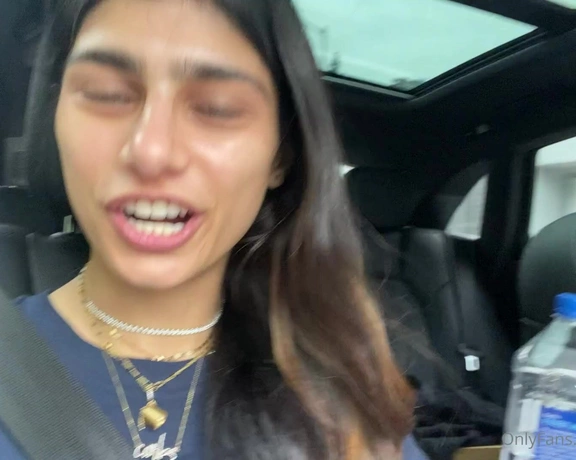 Mia Khalifa aka miakhalifa - 10-23-2020 OnlyFans Video - YALL ITS GOING DOWN TODAY Were getting candy, and pumpkin trick or treat buckets, and snap