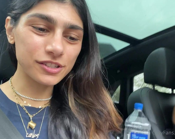 Mia Khalifa aka miakhalifa - 10-23-2020 OnlyFans Video - YALL ITS GOING DOWN TODAY Were getting candy, and pumpkin trick or treat buckets, and snap