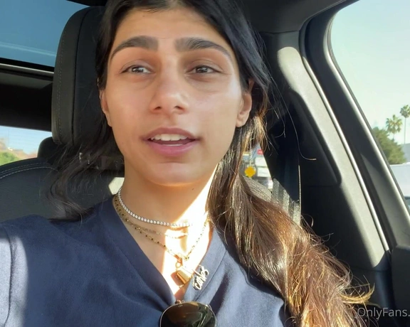 Mia Khalifa aka miakhalifa - 10-30-2020 OnlyFans Video - What color pedicure should Superbinx get