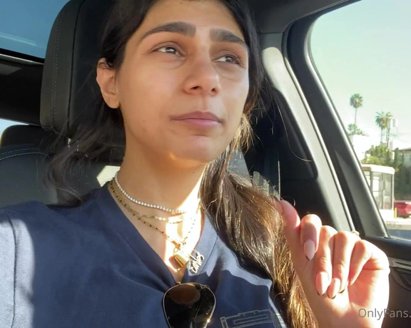 Mia Khalifa aka miakhalifa - 10-30-2020 OnlyFans Video - What color pedicure should Superbinx get