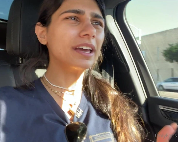 Mia Khalifa aka miakhalifa - 10-30-2020 OnlyFans Video - What color pedicure should Superbinx get