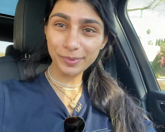 Mia Khalifa aka miakhalifa - 10-30-2020 OnlyFans Video - What color pedicure should Superbinx get