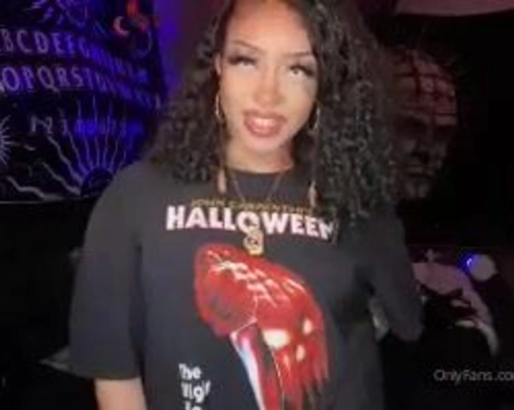 Omgyoash aka omgyoash - 10-20-2020 OnlyFans Video - Costume lingerie try_on haul