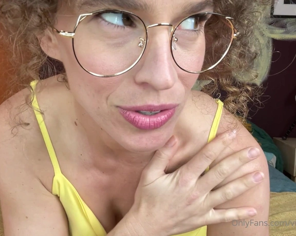 VibeWithMommy aka vibewithmommy - 10-18-2023 OnlyFans Video - Who likes hairy stories