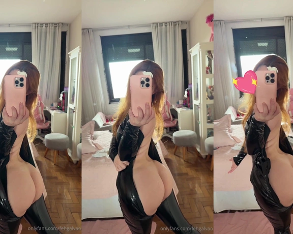 Fe Galvão aka fegalvao - 01-30-2025 OnlyFans Video - Hey babe I bought this Latex suit and it doesnt go up my butt _ so