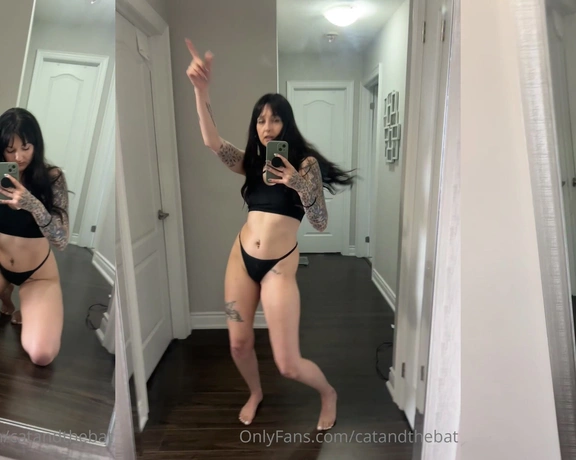 Chrissy xo aka catandthebat - 08-23-2023 OnlyFans Video - Its been a while since I did a lil happy jig