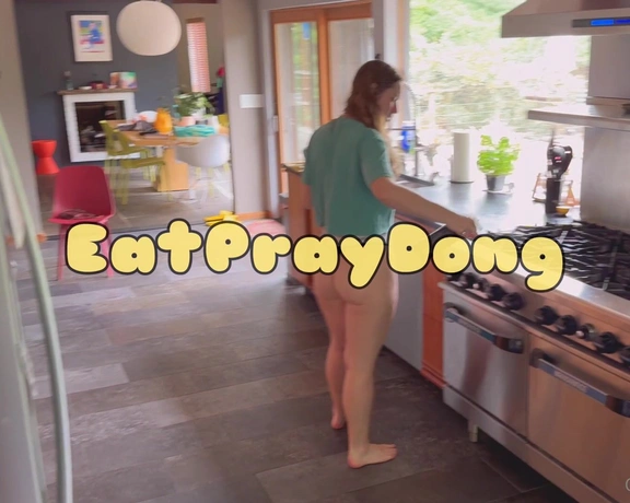 EatPrayDong aka eatpraydong - 07-29-2024 OnlyFans Video - Wanna see me give Miles a blow job I was cleaning up the kitchen when Miles