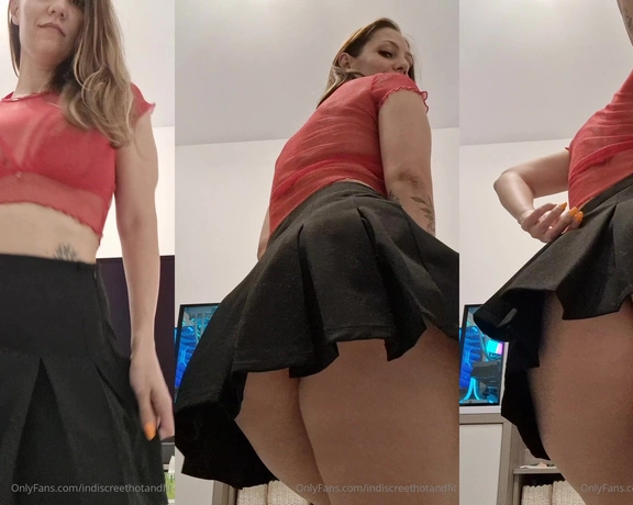 IndiscreetHotAndFit aka indiscreethotandfit - 05-07-2024 OnlyFans Video - A little upskirt teasing