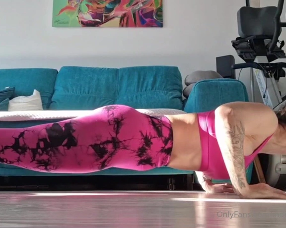 IndiscreetHotAndFit aka indiscreethotandfit - 03-05-2025 OnlyFans Video - BTC _ workout March 5th, 25Hi Today Ive decided to reset the push_ups training Im using