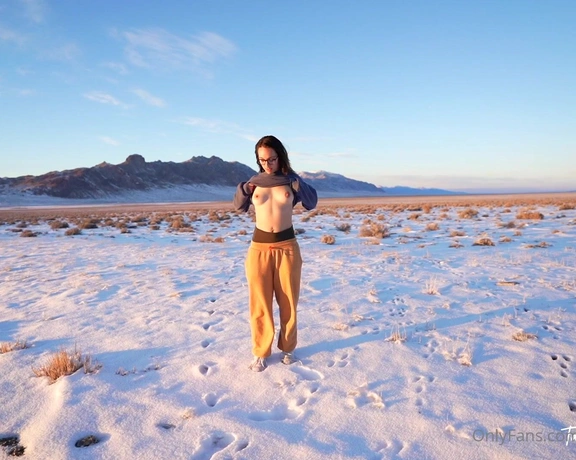 TabbyNoName aka tabbynoname - 12-22-2021 OnlyFans Video - Nevada is BEAUTIFUL Oh, and also cold as fuck right now It was 25F out when