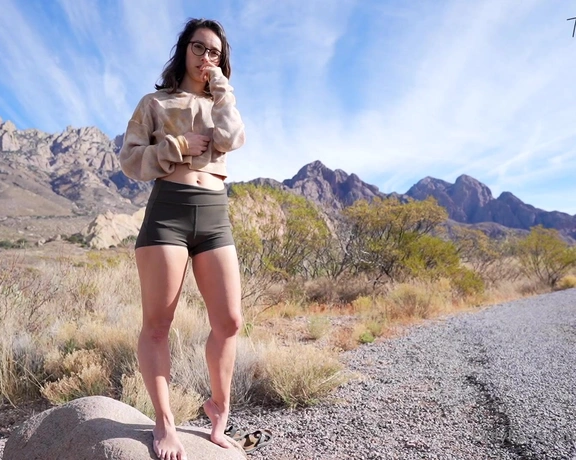 TabbyNoName aka tabbynoname - 12-16-2021 OnlyFans Video - Went on a little hike and had to stop to feed NN a lil snack