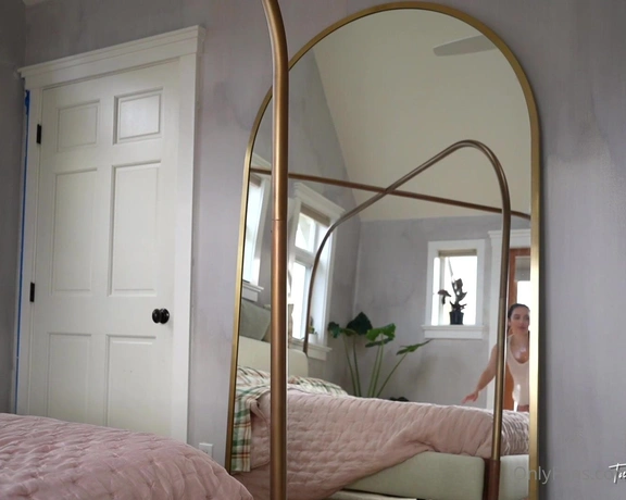 TabbyNoName aka tabbynoname - 02-22-2023 OnlyFans Video - I am OBSESSED with this mirror and weve only had it a couple days I wanted