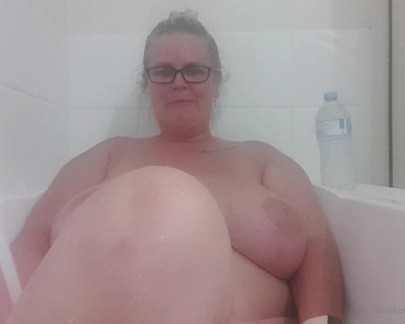 AussieBarbie07  VIP aka aussiebarbie07 - 04-08-2020 OnlyFans Video - Quick check in from my bath