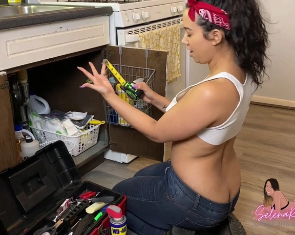 Selena Ryan aka selenaryan - 05-14-2021 OnlyFans Video - Took a cute little vid in the Buttcrack Fetish Plumbers Asscrack outfit DM me if you