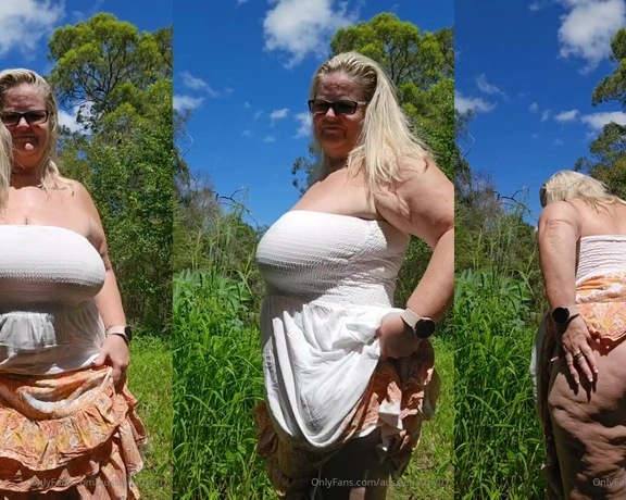 AussieBarbie07  VIP aka aussiebarbie07 - 01-14-2024 OnlyFans Video - Out in my backyard