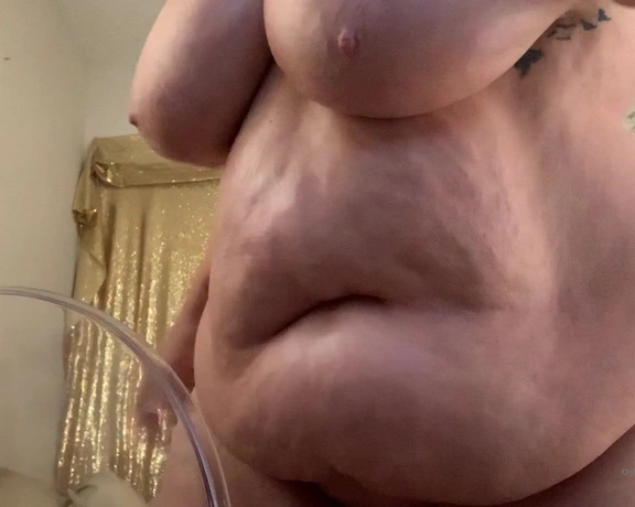 Kates kurves aka kateskurves - 01-05-2020 OnlyFans Video - Watch me slather this lotion all over my naked freshly showered body while I have ESPN