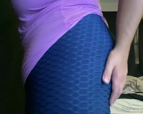 Kates kurves aka kateskurves - 08-19-2020 OnlyFans Video - Fat jiggly ass spilling out of my super tight yoga pants